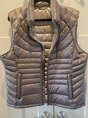 Bernardo Shimmery Silver Quilted Puffer Vest Goose DOWN XL